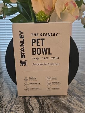 Stanley Black and White Pet Bowl